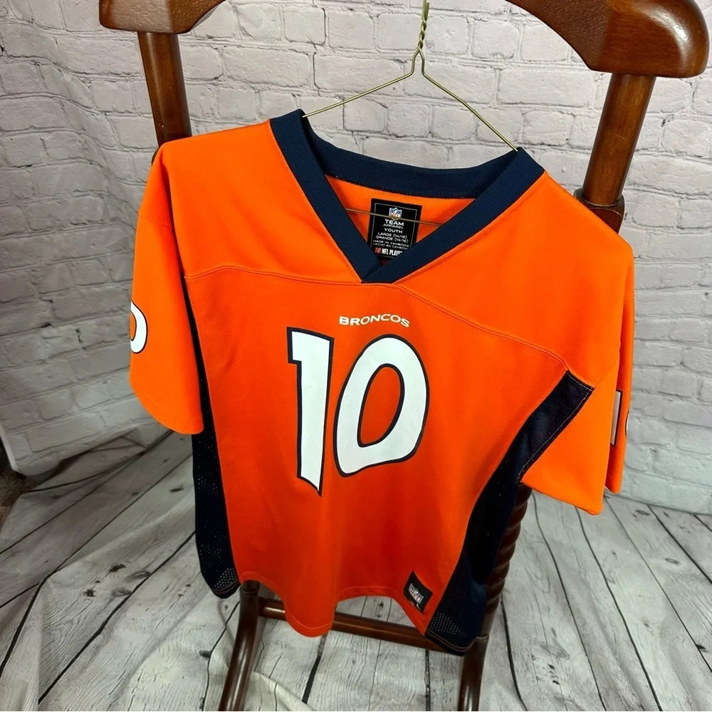 Youth denver broncos Jersey sz large 14-16 NFL football